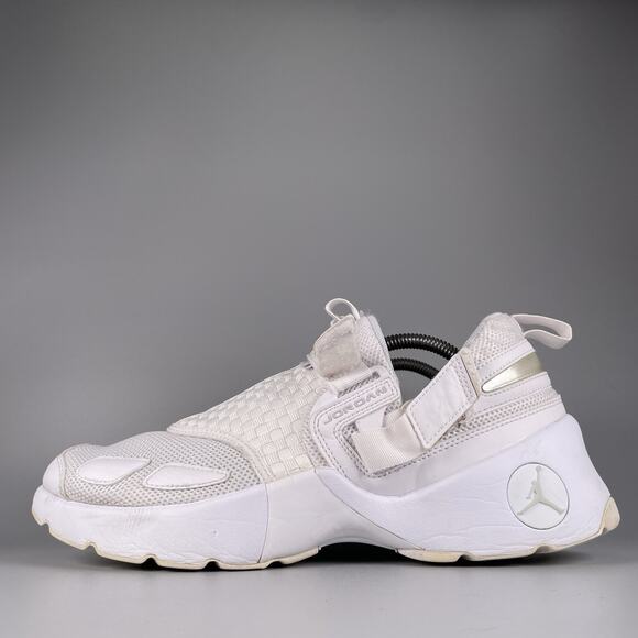 nike air jordan trunner lx